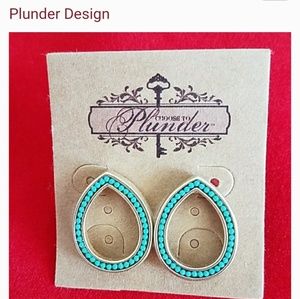 Plunder Viola earrings